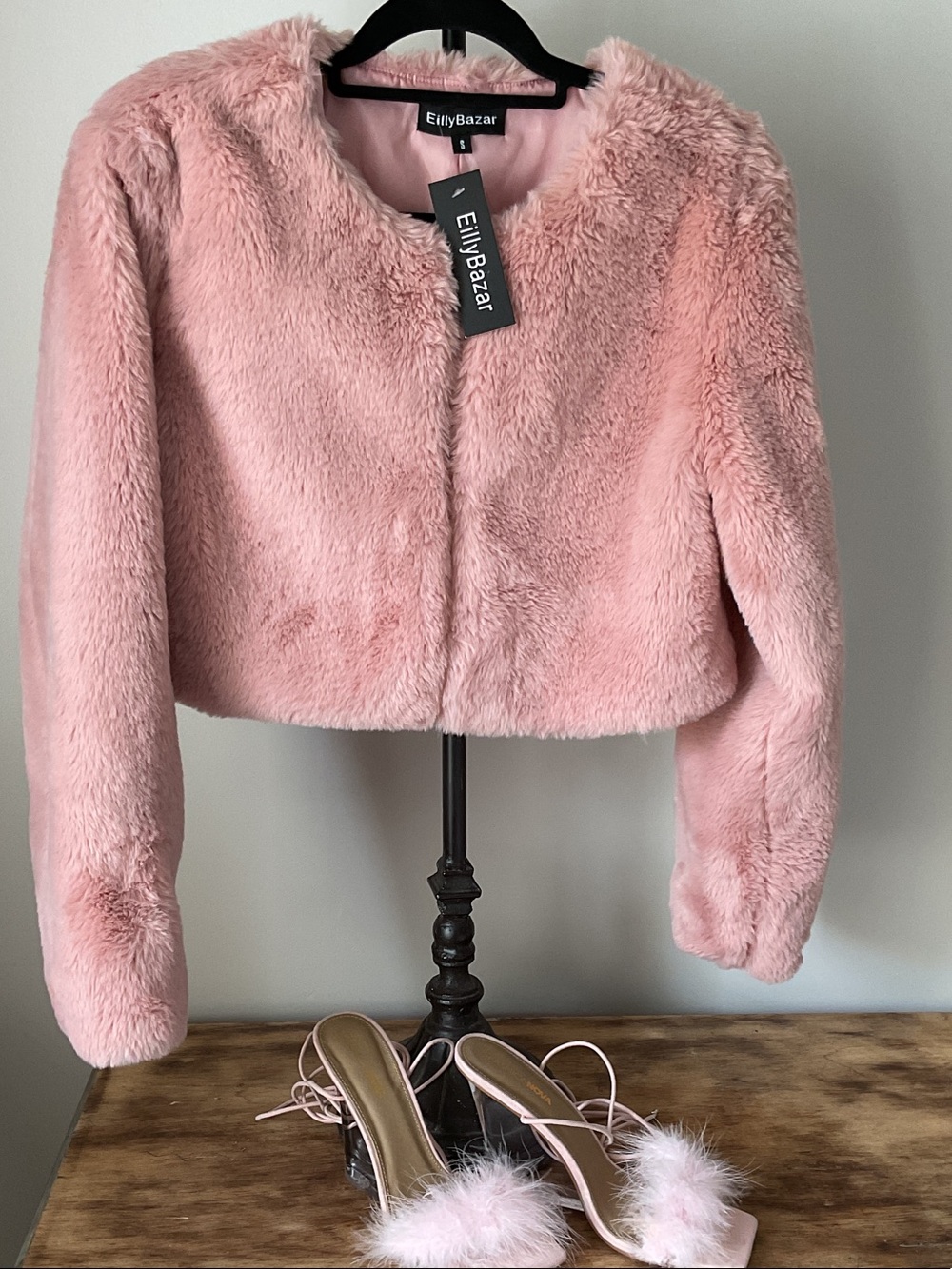 NWT EillyBazar Pink Cropped Faux Fur Teddy Jacket